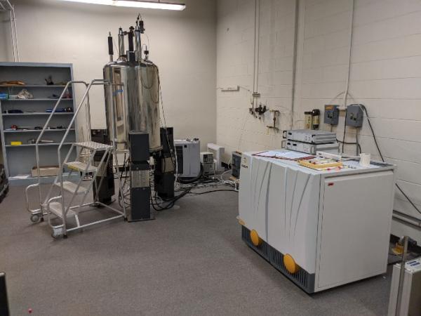 500 MHz Nuclear Magnetic Resonance (NMR) Spectrometer